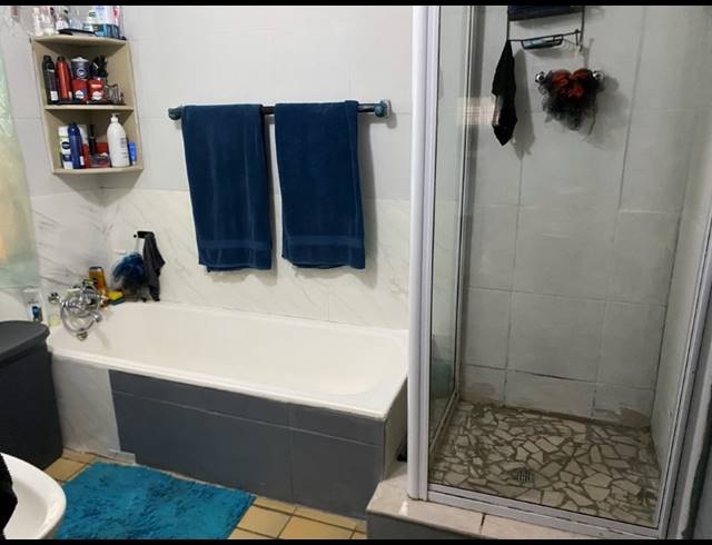 6 BEDROOM HOUSE FOR SALE IN GROOTVALY
